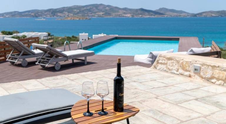 Villa with grill, patio & private pool in Paros