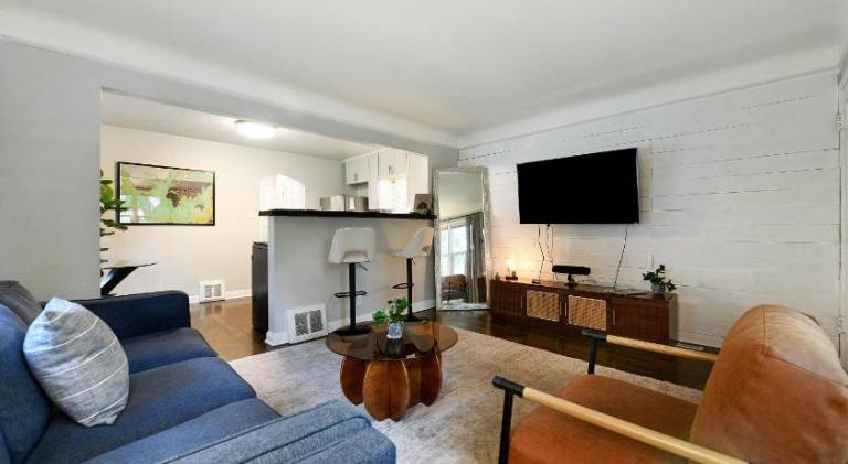 Fully equipped beautiful vacation home with barbeque | Dogs allowed — photo 2