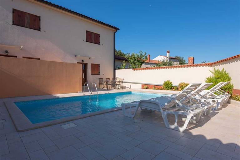 Child-friendly pleasant house with barbecue, garden & private pool | Pool view | Perfect for remote work | Pets allowed — photo 2