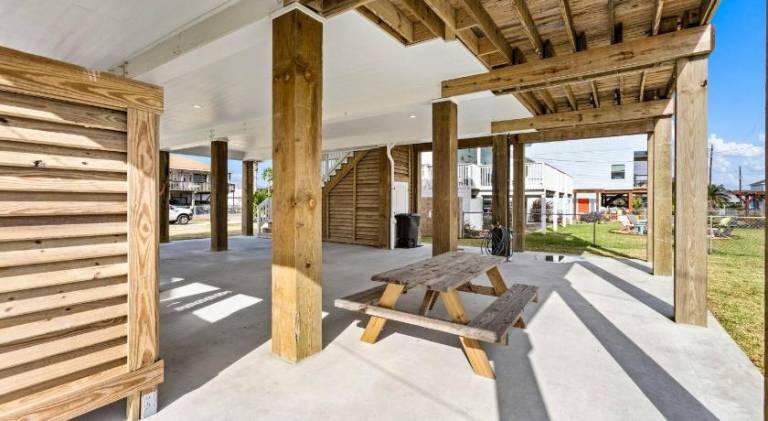 Fully equipped big house with hot tub, yard & grill | Pet-friendly — photo 5