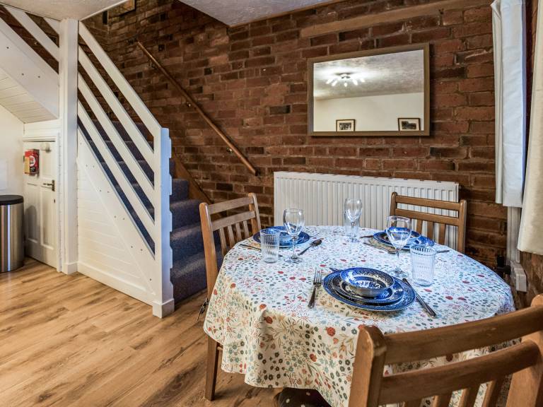 Family-oriented cottage with yard | Pet-friendly — photo 4