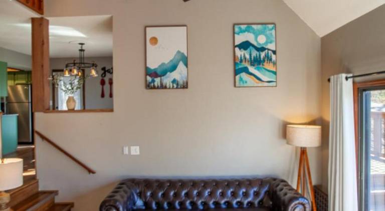 House with hot tub | Pet-friendly — photo 2