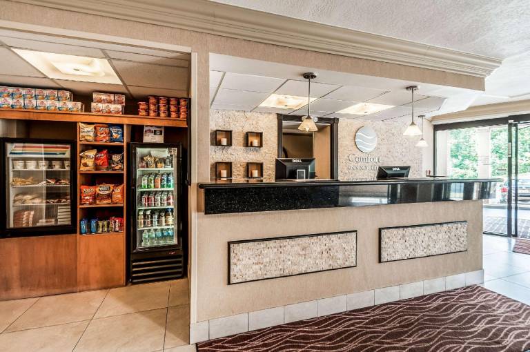 Comfort Inn & Suites Alexandria West — photo 2