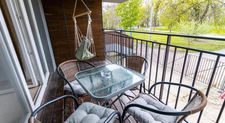 Rental apartment with patio — photo 3