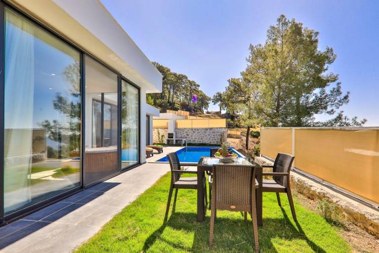 Villa with pool, yard & BBQ — photo 5