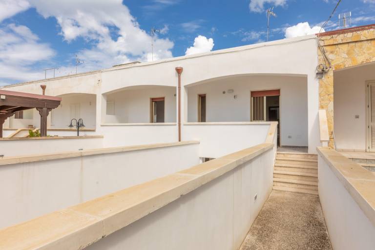 Vacation home with terrace in Alliste