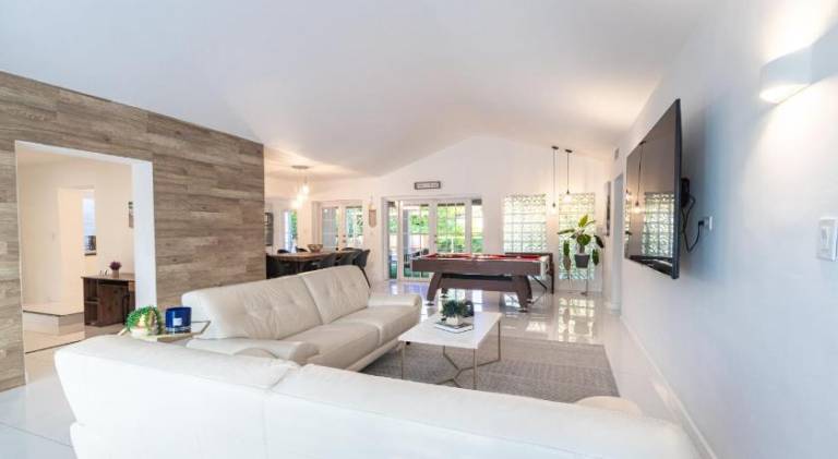 Villa with pool | Pet-friendly — photo 2
