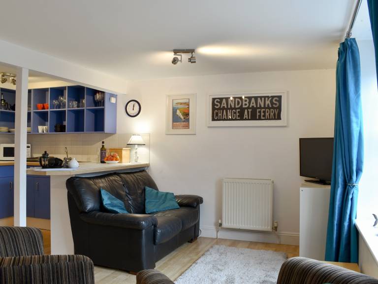 Family-oriented pleasant cottage | River view | Next to the beach | Pets are welcome in Swanage