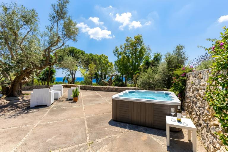 Charming vacation home with garden, hot tub & pool | Dogs allowed — photo 3