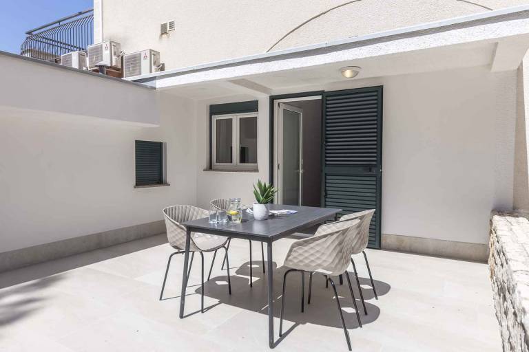 Holiday apartment with terrace — photo 2