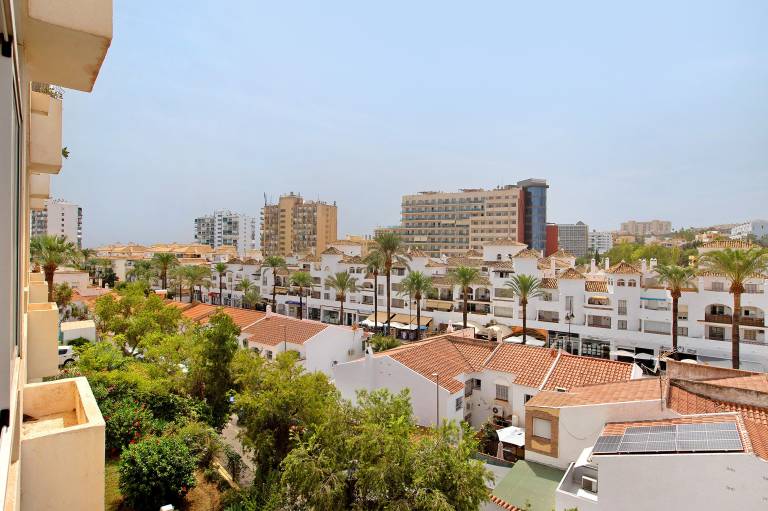 Holiday apartment with pool & patio | Garden view — photo 3