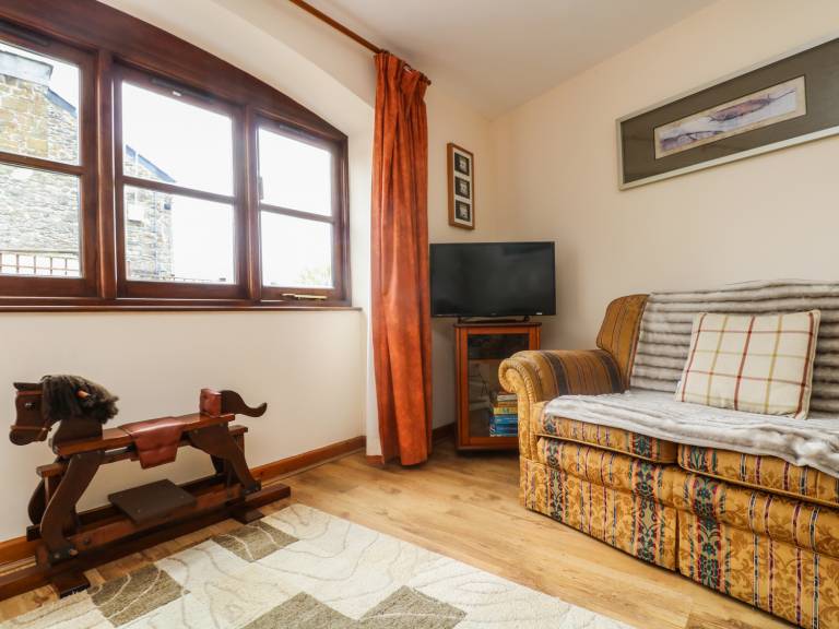 Cottage with garden & patio — photo 3
