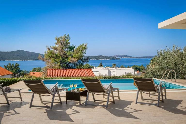Villa with patio, garden & barbeque | Pool view — photo 2