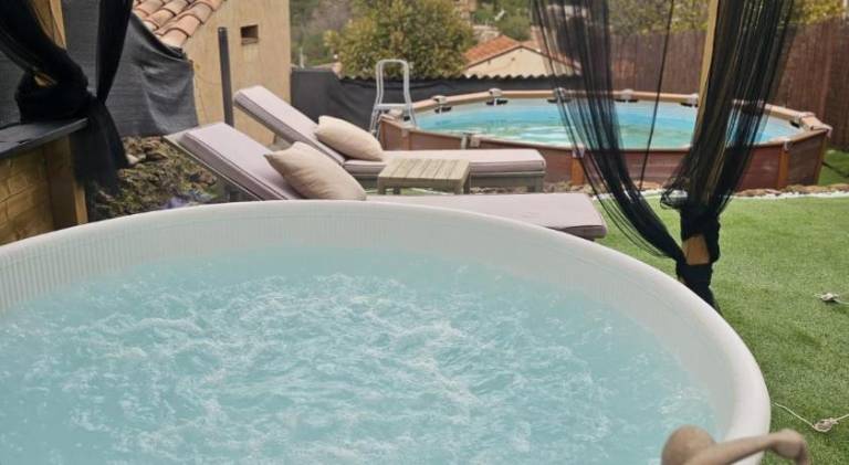 Rental apartment with hot tub, pool & garden — photo 3