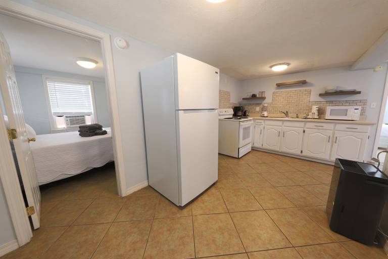 2 Bedroom Pet Friendly Duplex Steps From Beach — photo 2