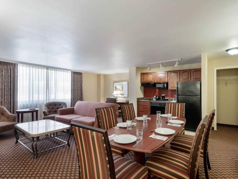 Clarion Collection Hotel Arlington Court Suites — photo 5
