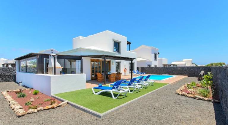 Villa with private pool, BBQ & terrace — photo 5