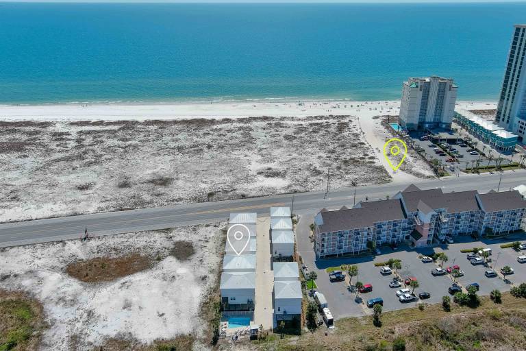 Vacation home with heated pool, grill & terrace | Beach view — photo 5
