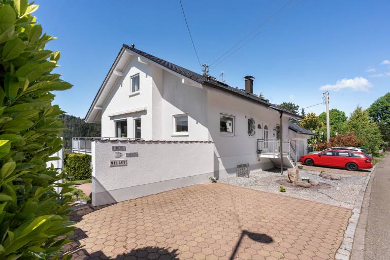 Ferienwohnung Millot mit Privatterrasse und Wi Fi