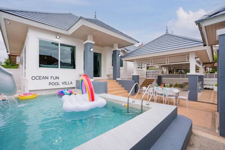 House with 3 rooms for 10 persons in Sattahip