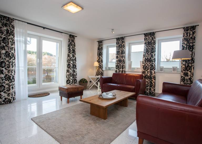 Beautiful, modern apartment has a large living room, close to citycentre — photo 5