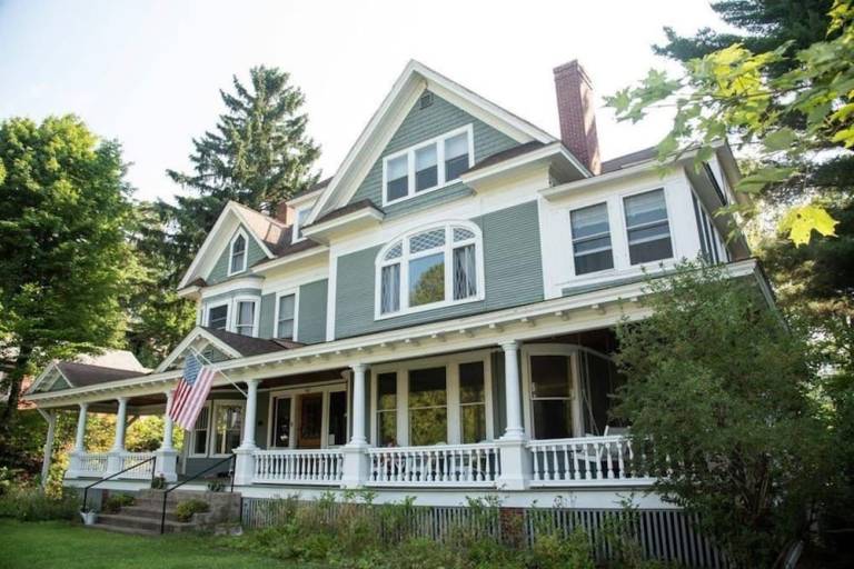 Bed and breakfast  Ray Brook