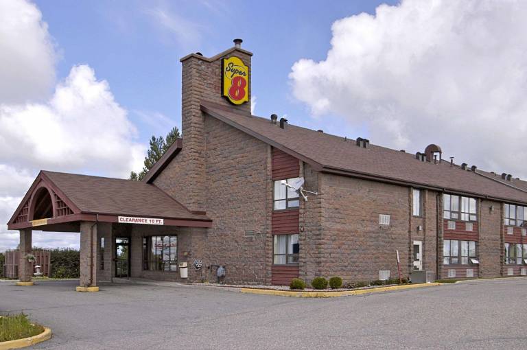 Super 8 By Wyndham Timmins On in Timmins, ON
