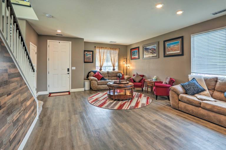 Air Racing Decor, Hot Tub: Sparks Home! — photo 4