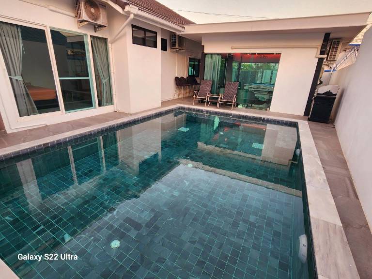 Villa with pool & barbeque | Pet-friendly — photo 3