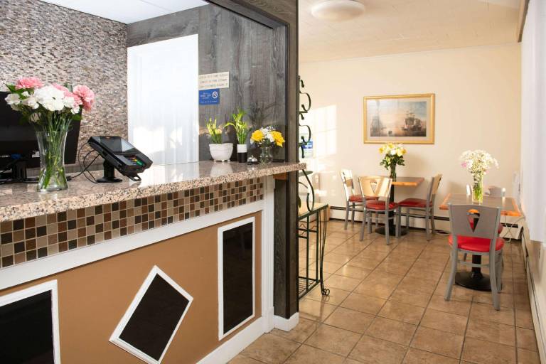Rodeway Inn Middletown - Newport — photo 2