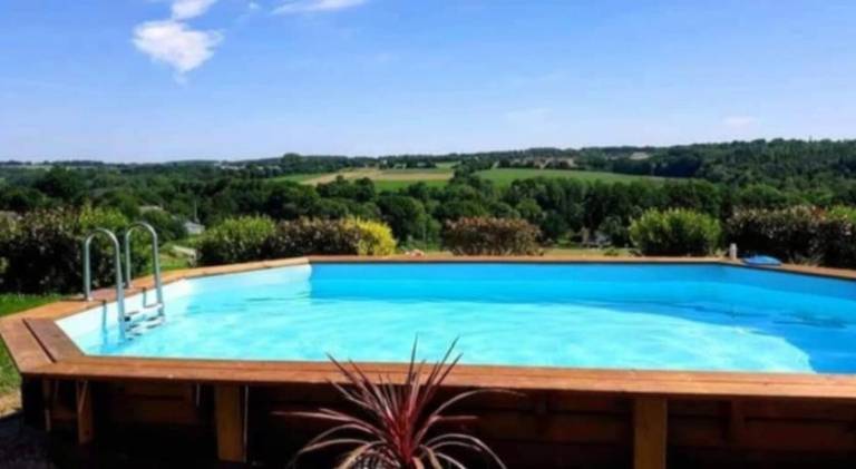 Vacation home with terrace, jacuzzi & grill — photo 4