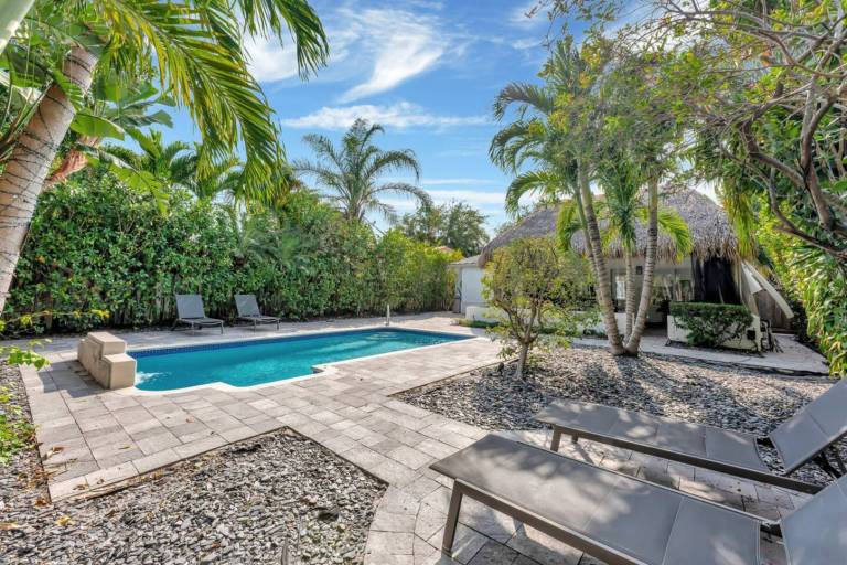 Daddy house-Victoria park with pool — photo 3