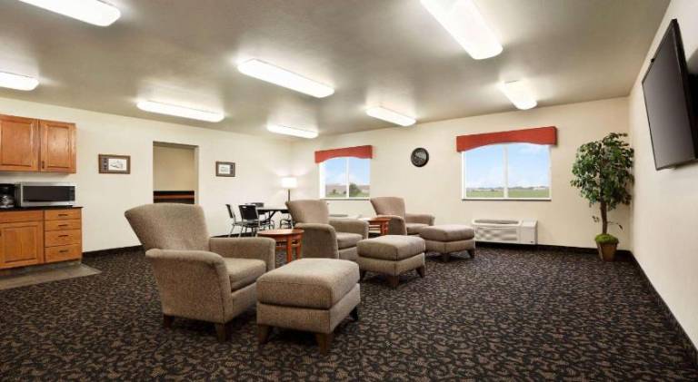 Baymont By Wyndham Fremont — photo 4