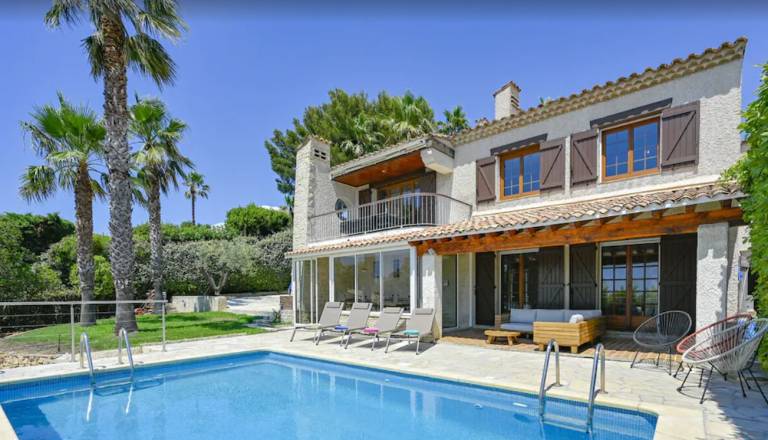 Family-oriented villa with terrace, yard & private pool | Sea view | Dogs allowed — photo 2