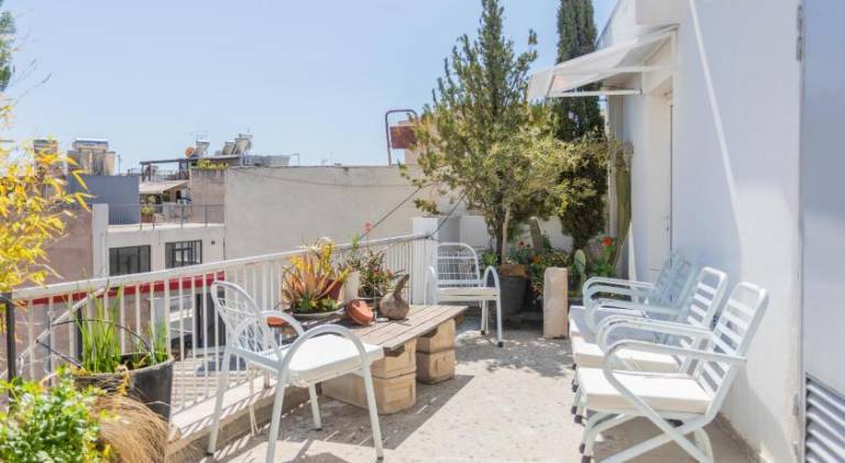 Central Apt with Balcony & Rooftop Access - CT1 in Athens