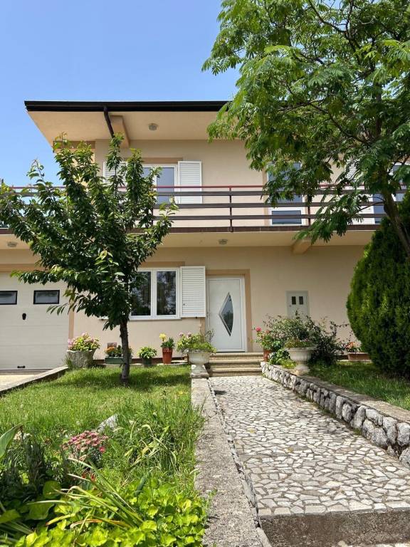 App im Hinterland von Crikvenica mit Meerblick