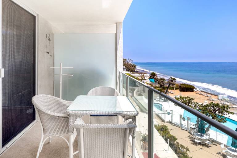 Talo Eastern Malibu