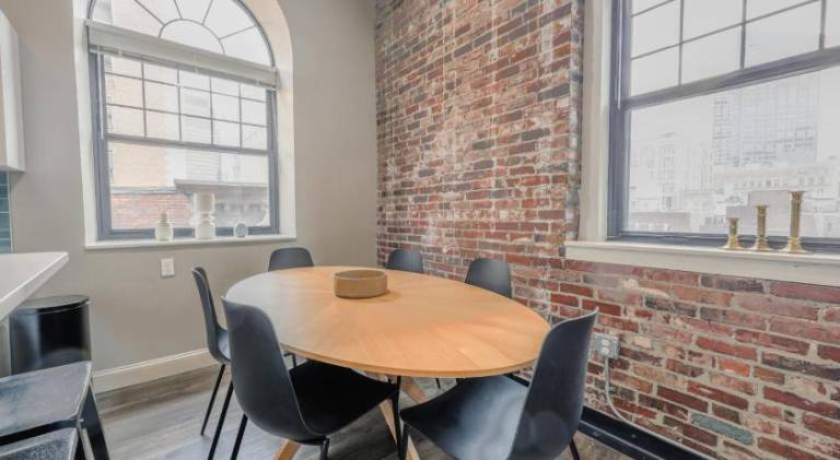 Parking Available Fully Furnished 4 Bed 2 Bath Flat — photo 3