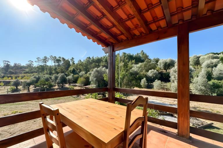 Children-friendly lovely vacation home with BBQ, patio & yard | Mountain view | Pet-friendly — photo 2