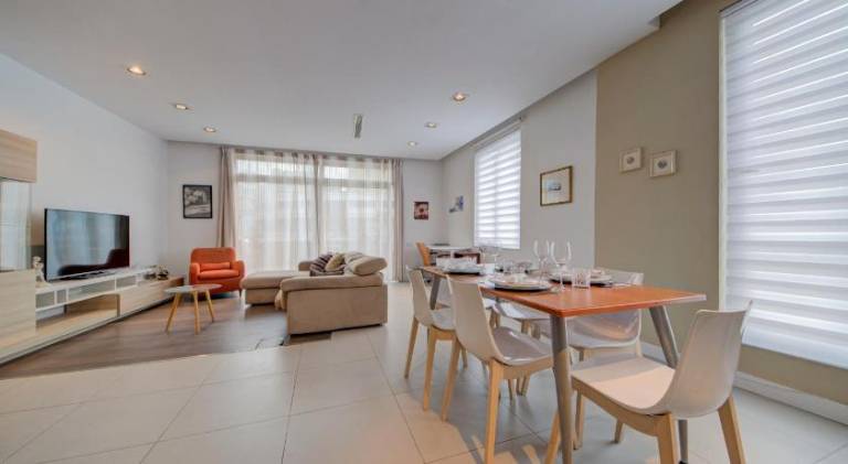 Rental apartment with jacuzzi — photo 3