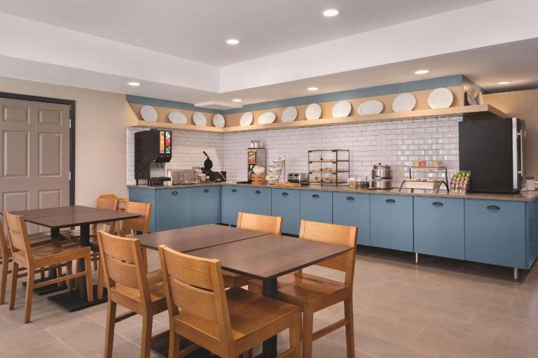 Country Inn & Suites by Radisson, Detroit Lakes, MN — photo 4