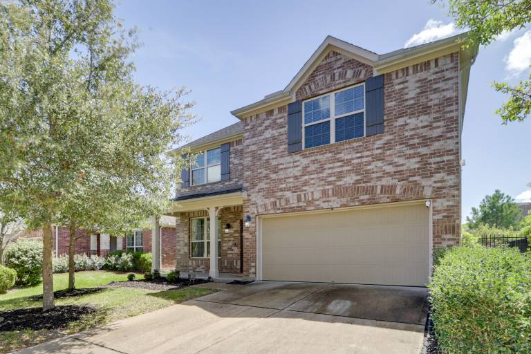 Peaceful Setting: The Woodlands Creekside Retreat — photo 3