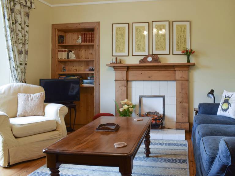 Family-oriented wonderful cottage with yard | River view | Pets are welcome — photo 3
