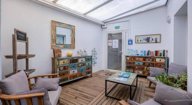 Serviced apartment with pool, patio & yard | Next to the beach | Pets are welcome — photo 5