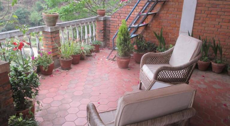 Serviced apartment with terrace & yard — photo 4