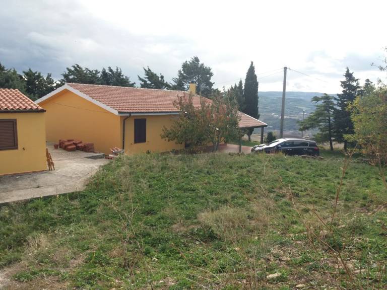 Studio with yard & BBQ | Garden view in Potenza