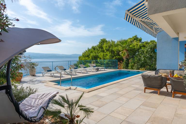 Child-friendly wonderful villa with garden, terrace & fast internet | City view | Next to the beach | Pets allowed — photo 3