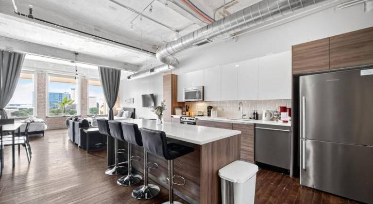 Apartment with pool | Next to Pioneer Park — photo 4