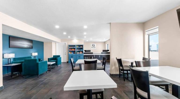 Quality Inn & Suites Port Lavaca near Lighthouse Beach — photo 4