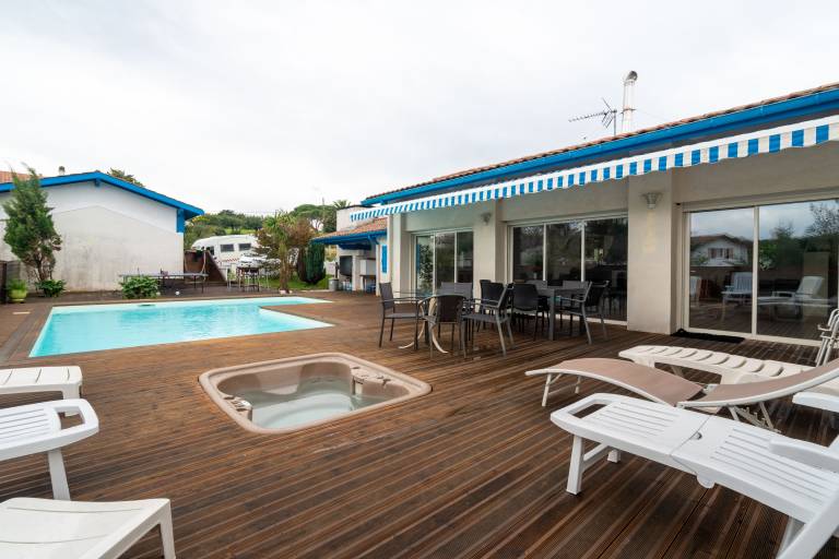 House with barbeque, jacuzzi & fast internet | Garden view | Perfect for remote work — photo 4